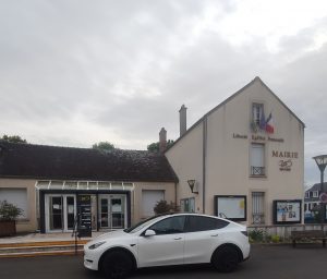 Chauffeur VTC devant la mairie de Vert-Saint-Denis