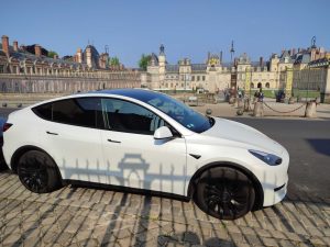 Chauffeur VTC devant le Château de Fontainebleau