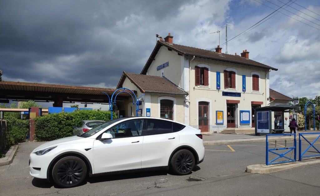 Chauffeur VTC devant la mairie de Saint-Fargeau-Ponthierry