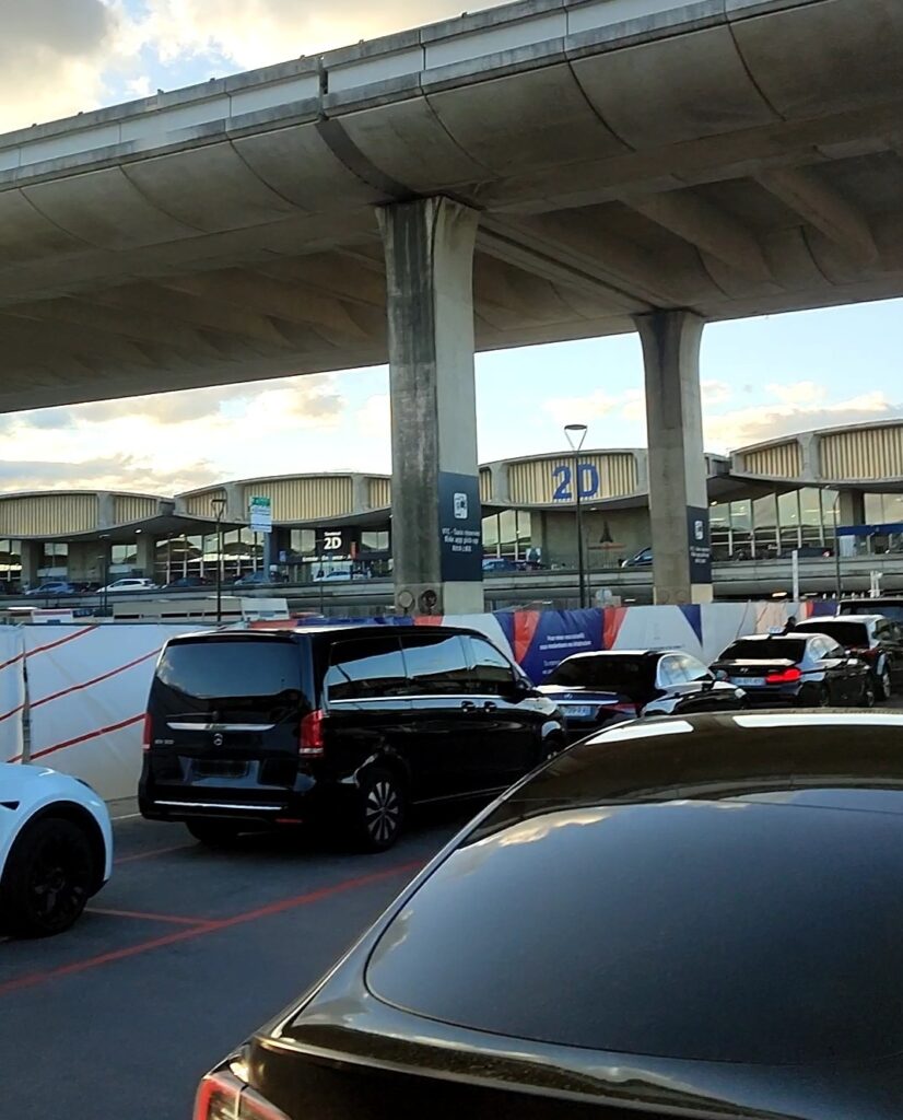 Chauffeur VTC aéroport CDG terminal 2D
