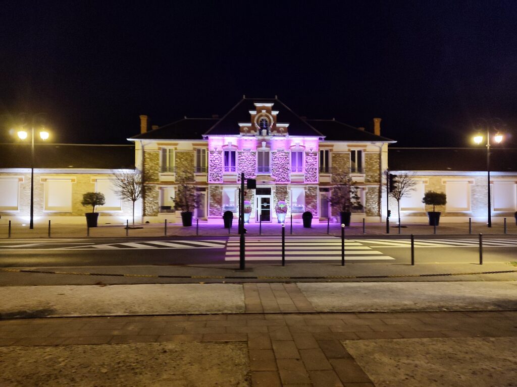 Le Coudray-Montceaux town hall