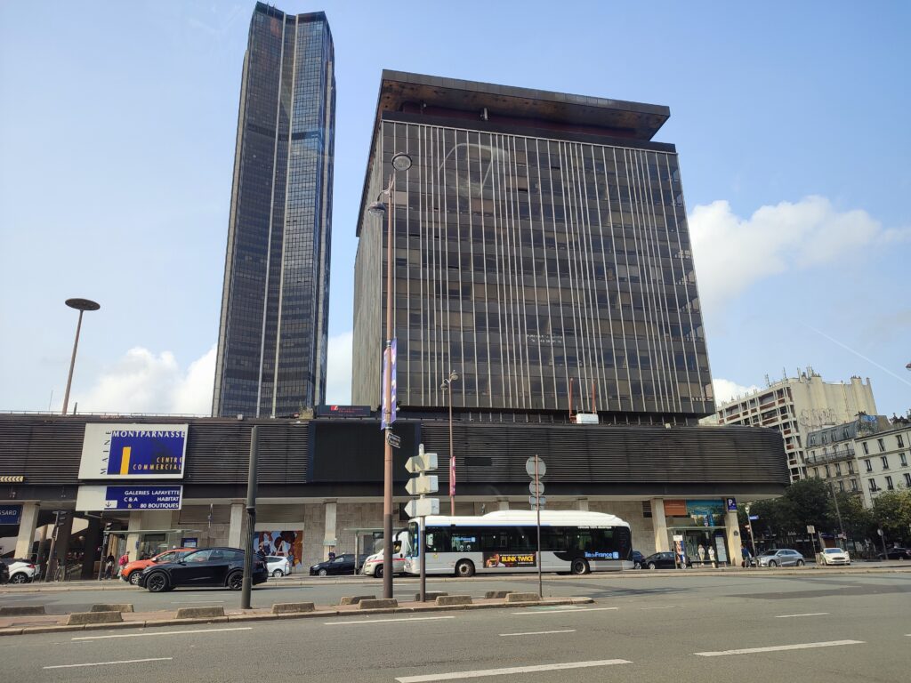 Chauffeur VTC gare Montparnasse – Visites touristiques et mise à disposition