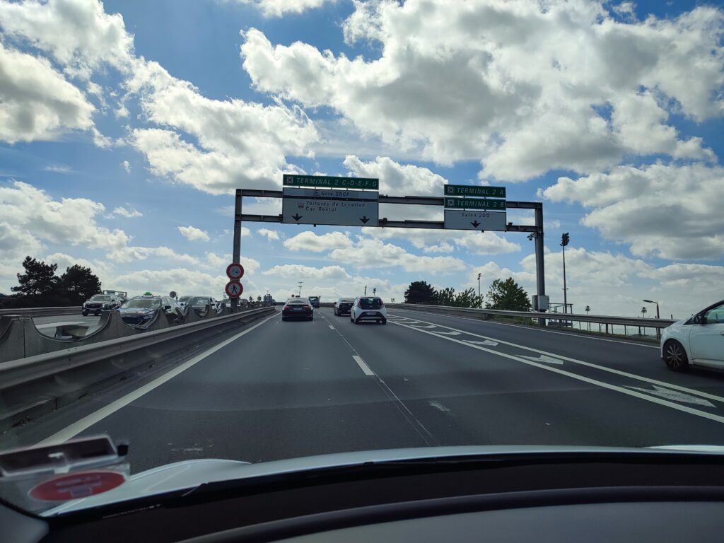 Navette VTC entre l'aéroport Charles de Gaulle (CDG) et Saint-Ouen-l’Aumône