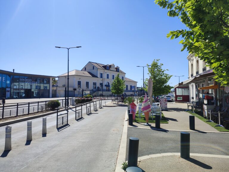 Private travel with First Class Partner in Montereau-Fault-Yonne