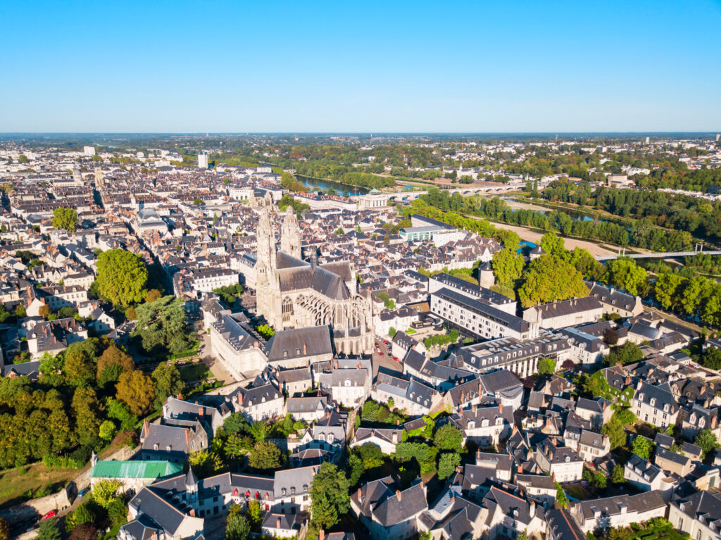 Vue panoramique aérienne de Tours, Vallée de la Loire en France