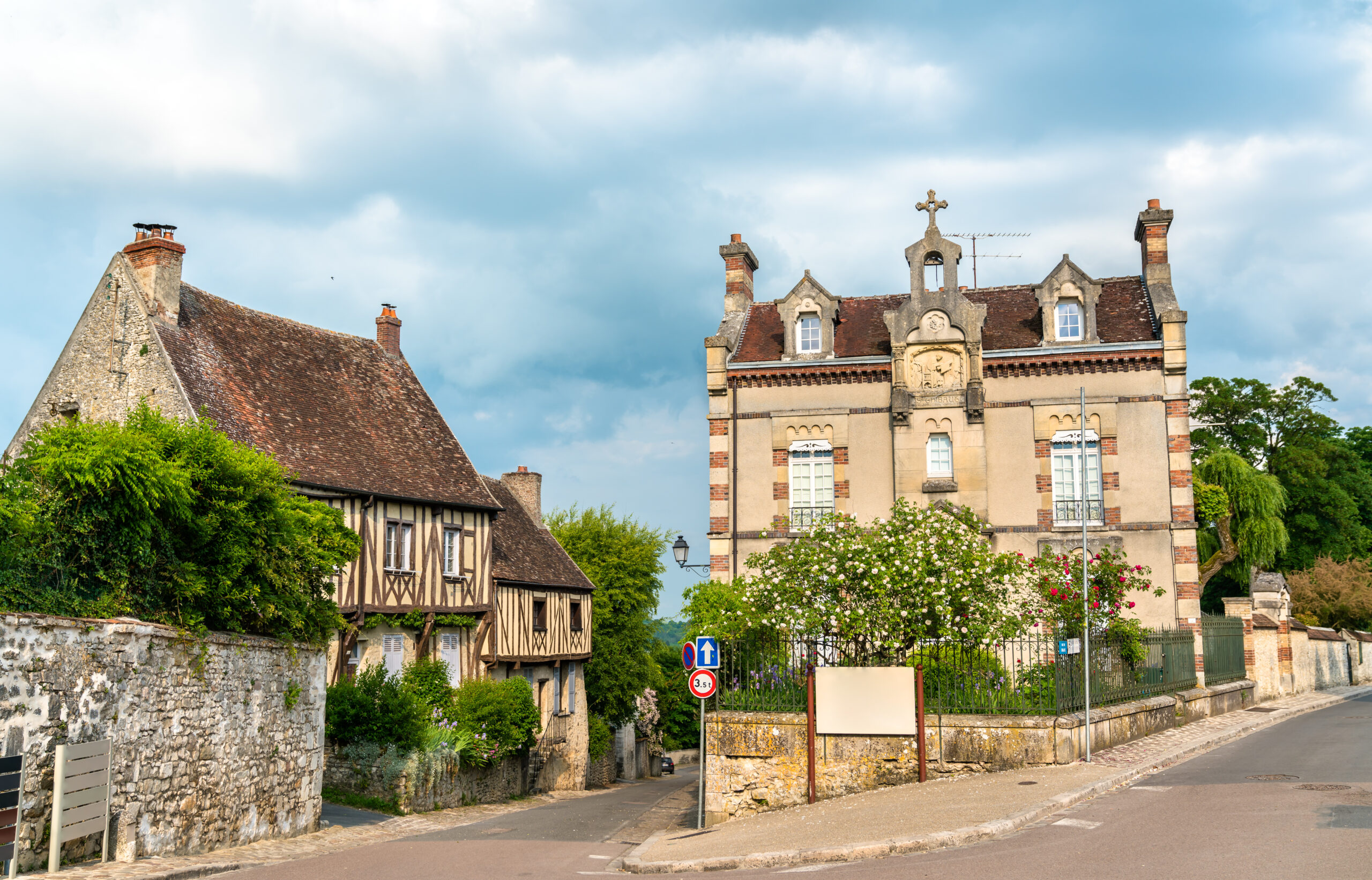 Private chauffeur service in Provins